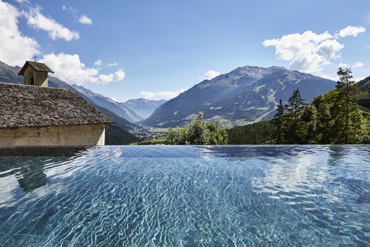 Perché il sistema autoportante è fondamentale per una piscina facile da montare?
